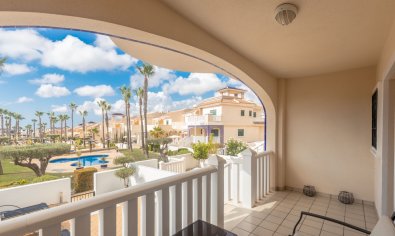 Encantadora casa adosada con piscina en Ciudad Quesada, 2 dormitorios