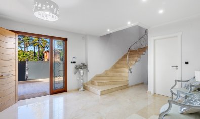 Resale - Villa -
Jacarilla