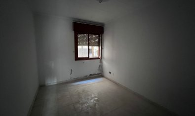 ﻿Gezellig herenhuis met 3 slaapkamers en dakterras in Jacarilla