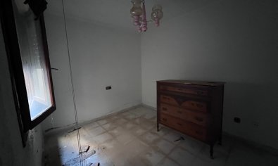 ﻿Gezellig herenhuis met 3 slaapkamers en dakterras in Jacarilla
