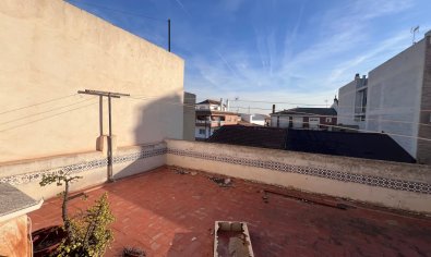 ﻿Gezellig herenhuis met 3 slaapkamers en dakterras in Jacarilla