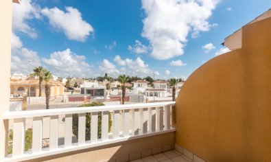 Charmant herenhuis met zwembad in Ciudad Quesada, 2 slaapkamers