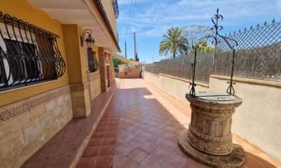 Resale - Country House -
Elche