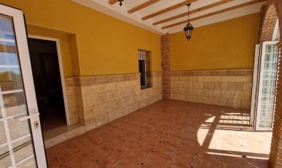 Resale - Country House -
Elche