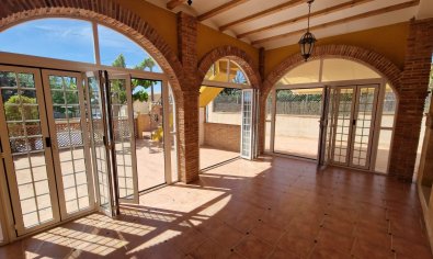 Resale - Country House -
Elche