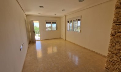 Resale - Country House -
Elche