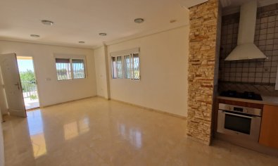 Resale - Country House -
Elche