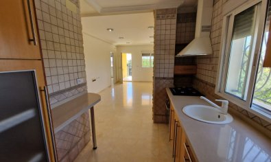 Resale - Country House -
Elche