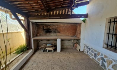 Resale - Country House -
Elche