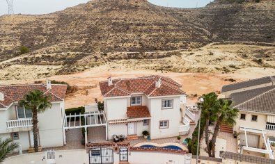 Vrijstaande Villa met Uitzicht en Zwembad te Koop in Benimar II, Rojales