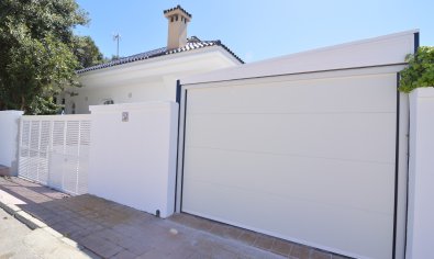 Bestaande bouw - Villa -
Torrevieja - Torreta Florida