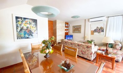 Spacious villa with sea views and garden in Los Alcazares, close to the beach