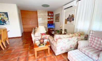 Spacious villa with sea views and garden in Los Alcazares, close to the beach