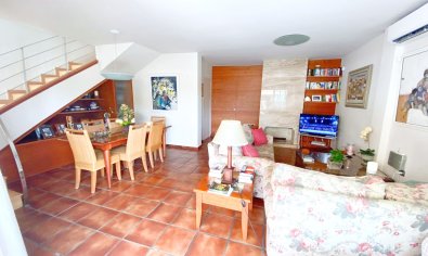 Spacious villa with sea views and garden in Los Alcazares, close to the beach