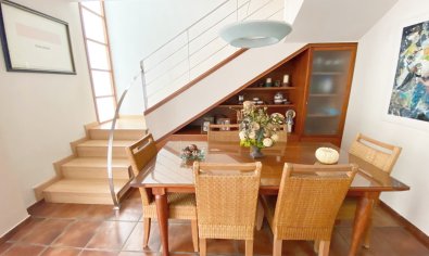 Spacious villa with sea views and garden in Los Alcazares, close to the beach