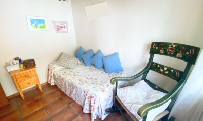 Spacious villa with sea views and garden in Los Alcazares, close to the beach