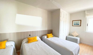 Spacious villa with sea views and garden in Los Alcazares, close to the beach