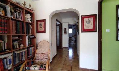 Lujosa villa de 7 dormitorios con piscina privada y vistas a la montaña en Gaianes, España