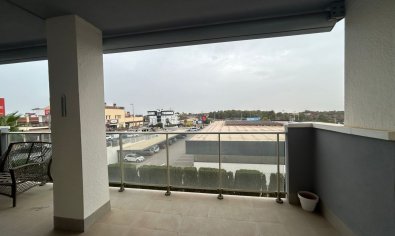 Moderno Apartamento con Terraza en Venta en Villacosta, Orihuela Costa