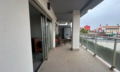 Moderno Apartamento con Terraza en Venta en Villacosta, Orihuela Costa