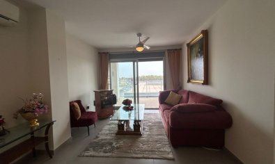 Moderno Apartamento con Terraza en Venta en Villacosta, Orihuela Costa