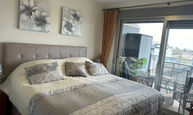 Moderno Apartamento con Terraza en Venta en Villacosta, Orihuela Costa