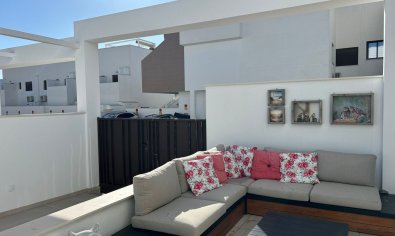 Modern Ground-Floor Corner Apartment in Pilar de la Horadada