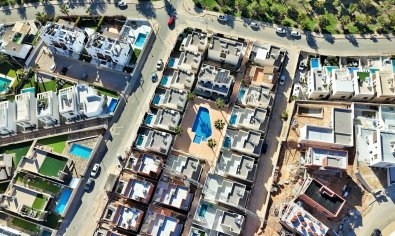 Moderne villa met tuin en gemeenschappelijk zwembad in Villamartín dichtbij golfbanen