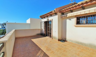 Reventa - Villa -
Villamartín - PAU 8