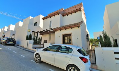 Reventa - Villa -
Villamartín - PAU 8