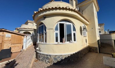 Villa de lujo con piscina privada y jardín en Ciudad Quesada, cerca de campos de golf