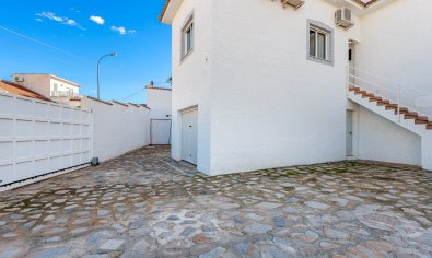 Luxury villa in San Miguel de Salinas with private pool and 6 bedrooms