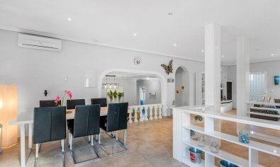 Luxury villa in San Miguel de Salinas with private pool and 6 bedrooms