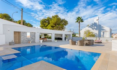 Luxury villa in San Miguel de Salinas with private pool and 6 bedrooms