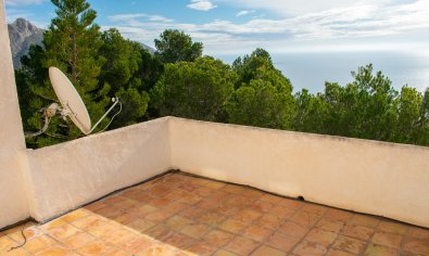 Luxury villa in Altea with private pool, 3 bedrooms and panoramic views