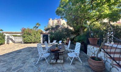 Resale - Villa -
Albir