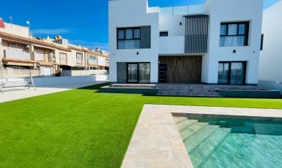 Bestaande bouw - Villa -
Torrevieja - Aguas Nuevas