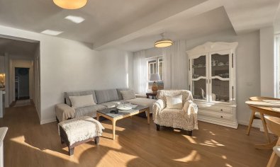 Ruim appartement in Torrevieja met 4 slaapkamers, 2 badkamers, instapklaar