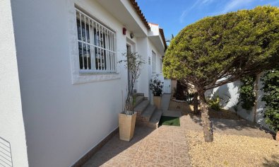 Resale - Villa -
Benimar