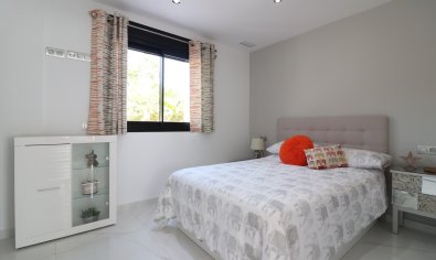 Reventa - Villa -
Los Montesinos - La Herrada