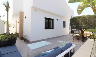 Reventa - Villa -
Los Montesinos - La Herrada