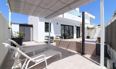 Reventa - Villa -
Los Montesinos - La Herrada