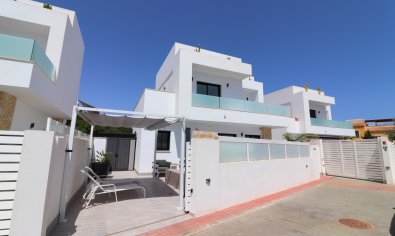 Reventa - Villa -
Los Montesinos - La Herrada