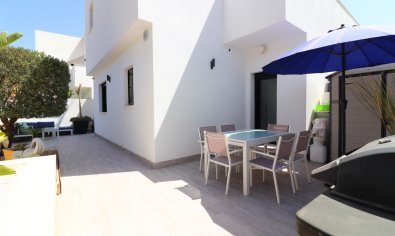 Reventa - Villa -
Los Montesinos - La Herrada