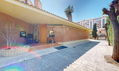 Resale - Villa -
San Juan de Alicante