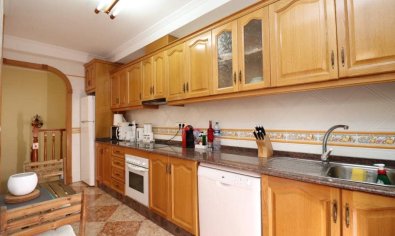 Gezellig herenhuis in Orihuela Costa met 3 slaapkamers, zwembad en garage