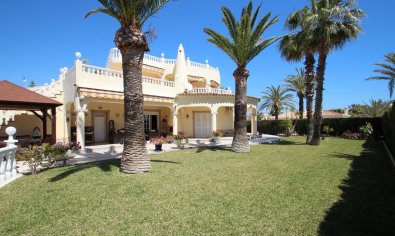 Bestaande bouw - Villa -
Torrevieja - Punta Prima