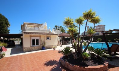 Bestaande bouw - Villa -
Torrevieja - Punta Prima