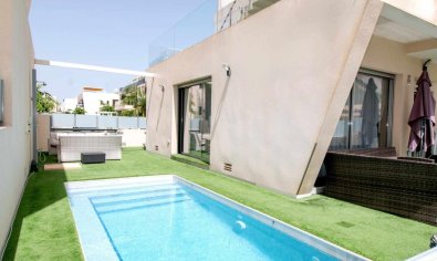 Bestaande bouw - Villa -
Orihuela Costa - Mil Palmeras