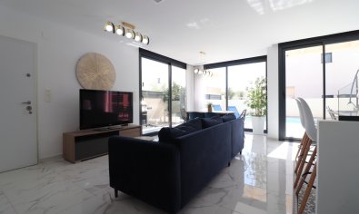 Reventa - Villa -
Los Montesinos - La Herrada